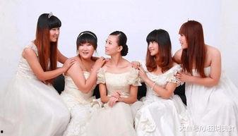 结婚吃瓜新郎视频,结婚吃瓜新郎，这婚结得真有创意！